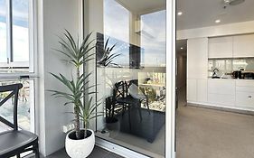 Penthouse Sky View Apartment Cbd 2Br Apartment With Balcony